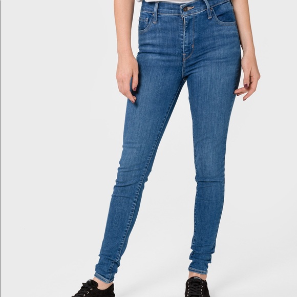 **SOLD** Levi’s 720 High Rise Jeans - Picture 2 of 6